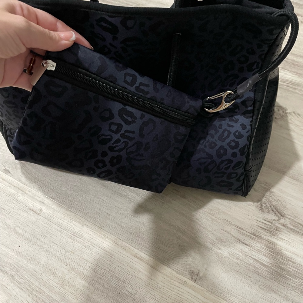 Leopard Neoprene tote and wristlet - Picture 2 of 5
